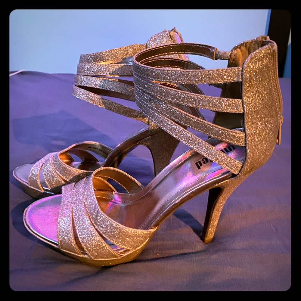 GOLD HEELS